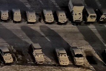 Több tucat autót varázsoltak boldoggá egy parkolóban