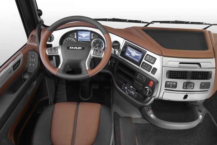 Konyakszínű bőrbelsővel készülnek ezek a kamionok 2