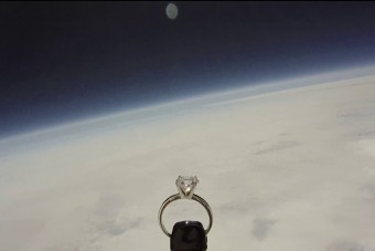 Egyenesen az űrből érkezett az eljegyzési gyűrű