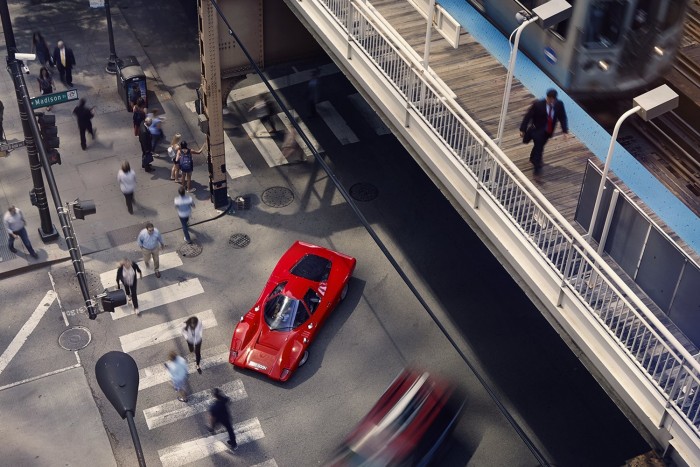 Kőkemény versenyautóval járt munkába Bruce McLaren 7 | Vezess Kőkemény versenyautóval járt munkába Bruce McLaren 7