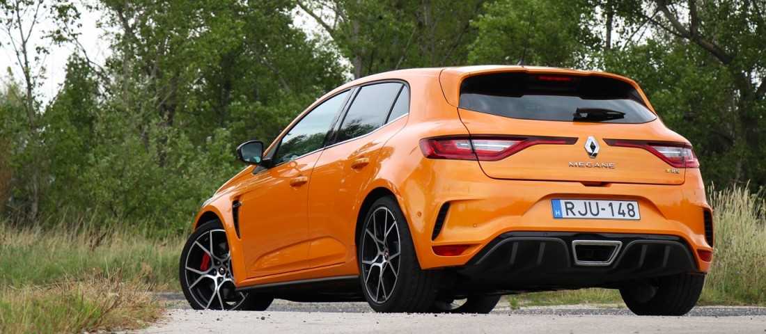 Szkander, 300 rakoncátlan lóval