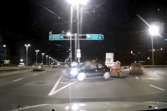 Hajmeresztő felvétel: forgalommal szemben hajtott fel egy idős férfi a Rákóczi hídra