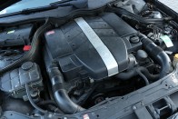 V6-os kupé Mercedes, kétmillióér’ 62