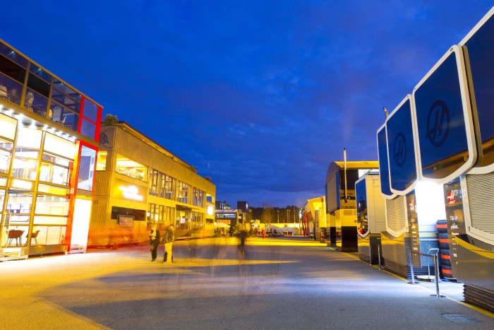 Az F1-főnök kidobná a luxuspalotákat 1 | Vezess Az F1-főnök kidobná a luxuspalotákat 1