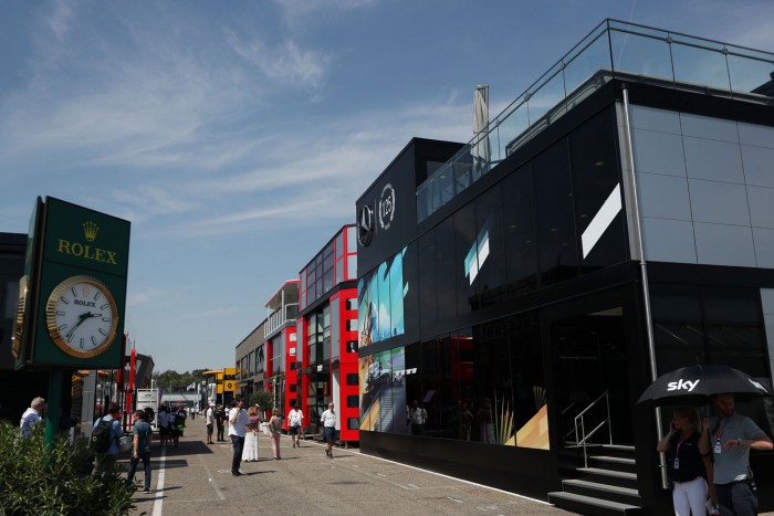 Az F1-főnök kidobná a luxuspalotákat