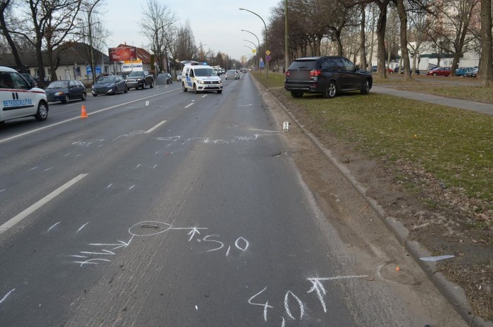 Négy sávon, a zebra mellett akart átfutni anya és gyereke Debrecenben, nem sikerült 1