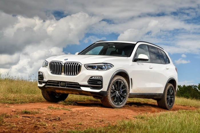 48 voltos hibrid rendszerrel takarékoskodik a BMW X5