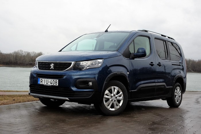 Teleülve is használható egy hétszemélyes autó? – Peugeot Rifter teszt 6
