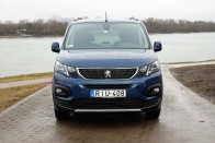 Teleülve is használható egy hétszemélyes autó? – Peugeot Rifter teszt 44