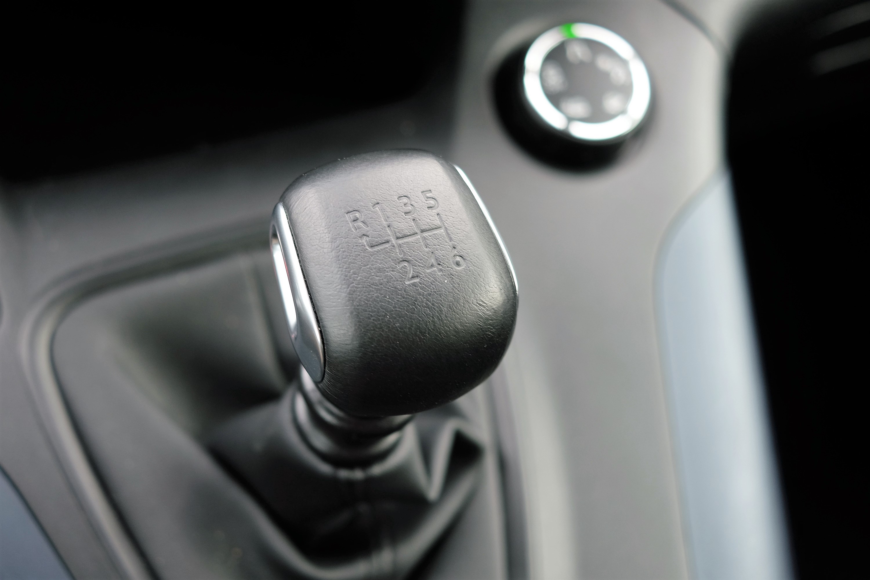 Teleülve is használható egy hétszemélyes autó? – Peugeot Rifter teszt 24