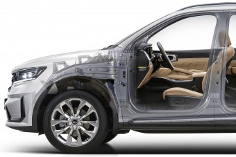 Hibrid hajtáslánc és nyolcfokozatú váltó a Kia csúcsmodelljében