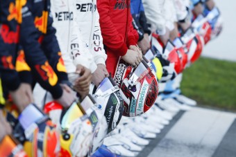 F1: Vége a sisakkorlátozásnak
