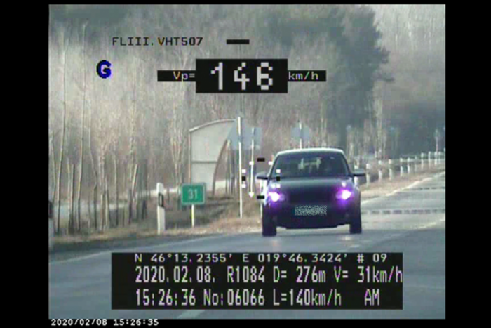 Ahhoz képest, hogy nem volt jogsija, jól odalépett a 90-es táblánál 1