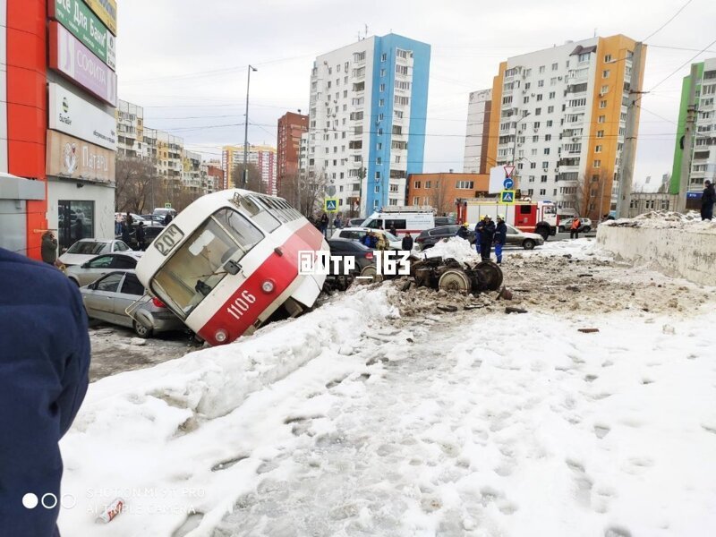 Önálló életre kelt orosz villamos, öt autót tarolt le 1