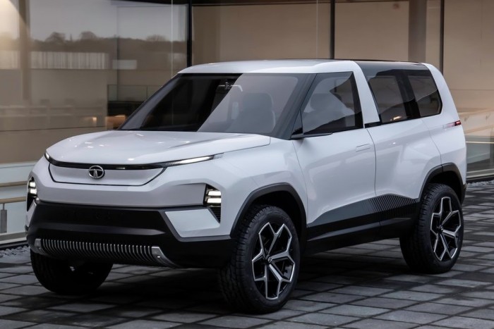 Csupaüveg villanyautó Indiából