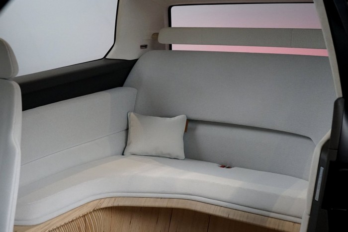 Csupaüveg villanyautó Indiából 8 | Vezess Csupaüveg villanyautó Indiából 8