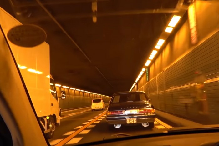 Ez az öreg Toyota hangosabb, mint a legtöbb sportautó