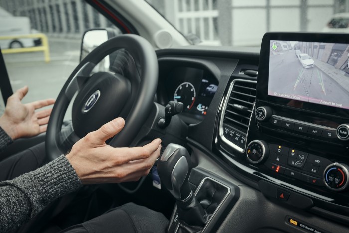 Magától beparkol a Ford Transit 1 | Vezess Magától beparkol a Ford Transit 1