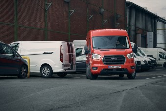 Magától beparkol a Ford Transit