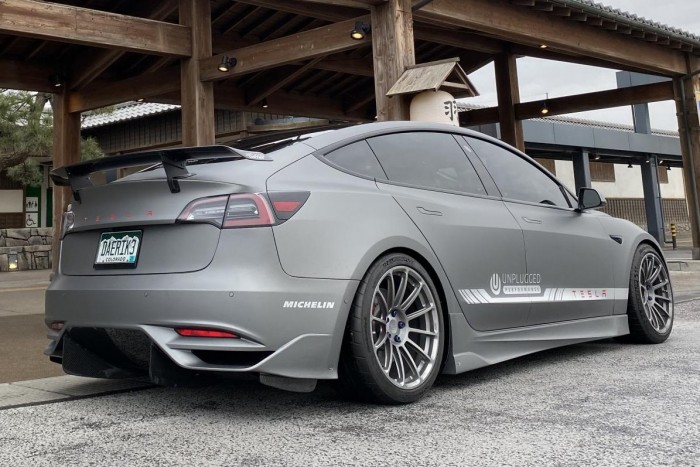 Versenypályán is a leggyorsabb lehet a Tesla 6 | Vezess Versenypályán is a leggyorsabb lehet a Tesla 6