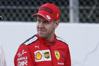 F1: A Ferrari megkezdi a tárgyalásokat Vettellel
