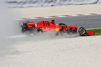 F1: Röpködtek az autók a teszten
