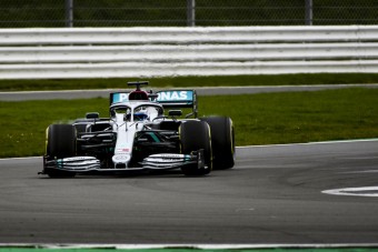 F1: Pályán a vadonatúj Mercedes