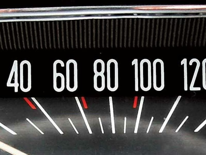 Ezt jelentik a sebességmérő órák apró jelölései 6