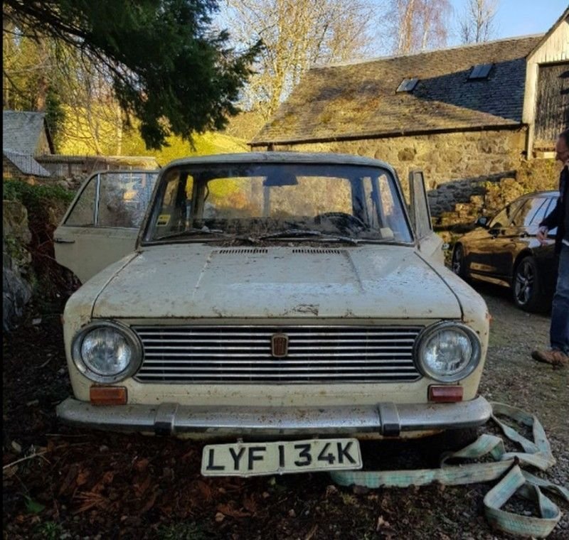 Hihetetlenül kalandos sorsú veterán autót találtak egy skót garázsban 5