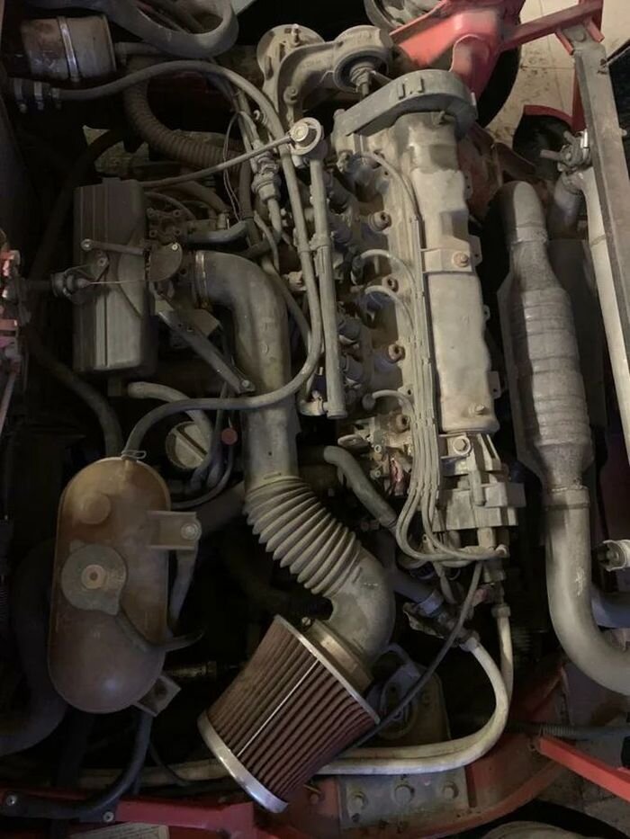 Kívül-belül meglepő konstrukció ez az orosz Mclaren F1-másolat 2