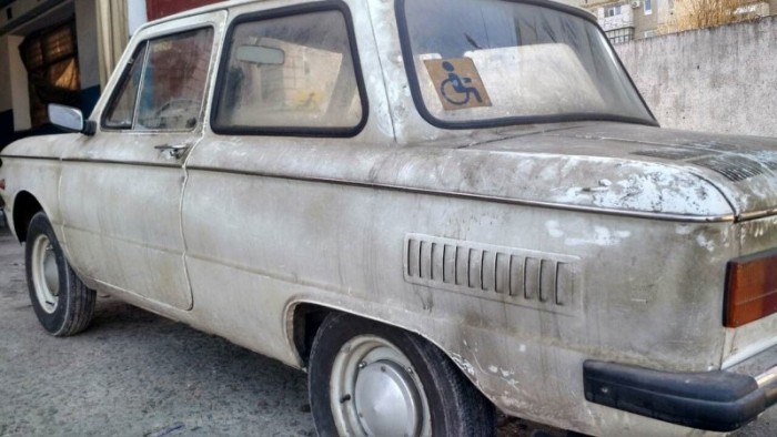 Új autóként parkolták le, 28 év után került elő a garázsból 2