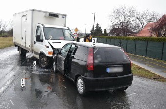 Nem kötötte be magát, meghalt egy anya a 87-es úton