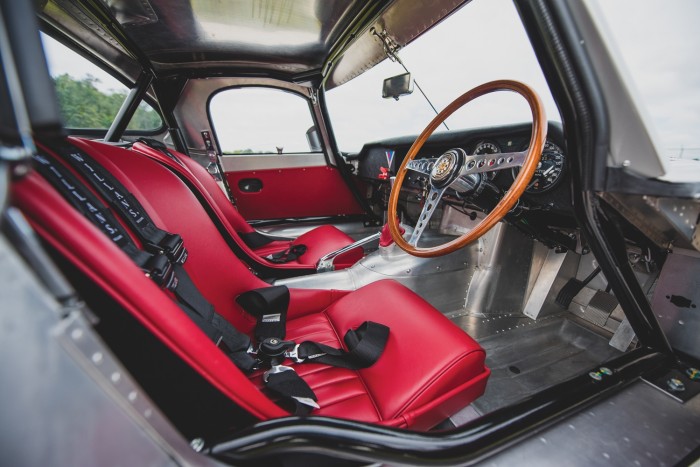 Egyszerre régi és új a Jaguar E-Type Lightweight 6 | Vezess Egyszerre régi és új a Jaguar E-Type Lightweight 6