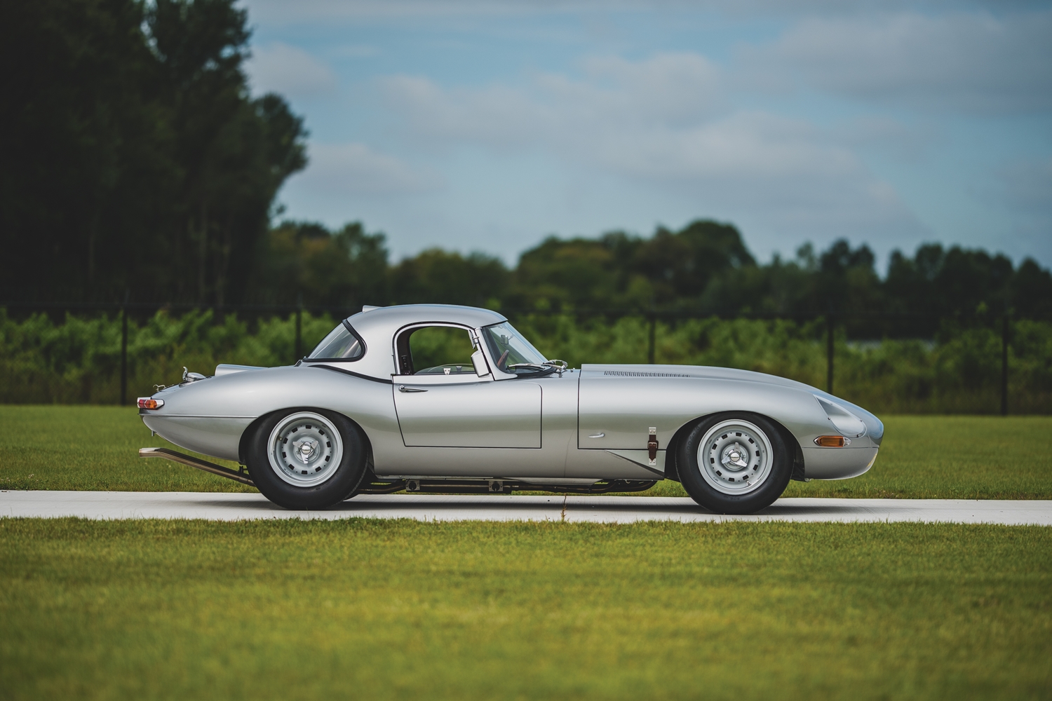 Egyszerre régi és új a Jaguar E-Type Lightweight 5