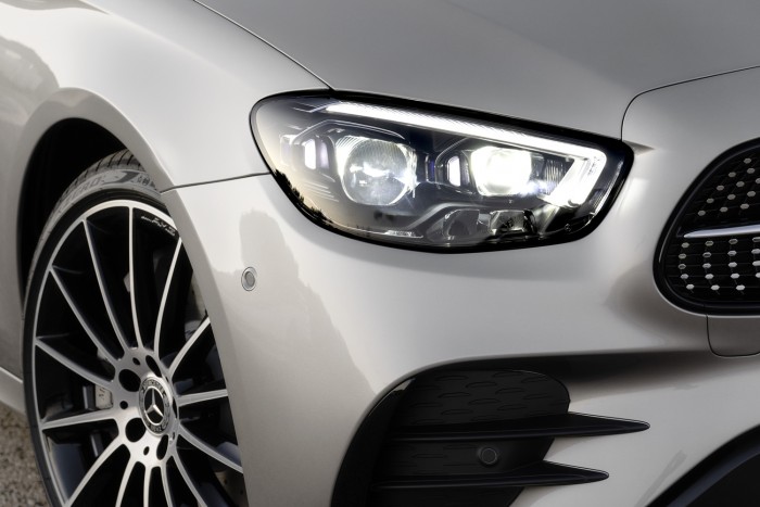 Minden, amit az autóipar tud, benne van a Mercedes E-osztályban 6 | Vezess Minden, amit az autóipar tud, benne van a Mercedes E-osztályban 6