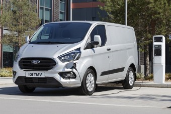 Konnektoros lakóautó készült Ford Transitból