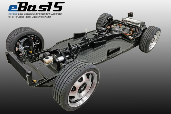 Veterán busznak álcázott öröm-villanyautó 7