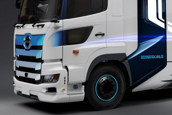 Vízpárát pufog ki ez a japán teherautó