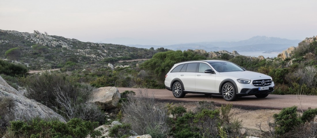 Itt a Mercedes murván csapatós luxuskombija