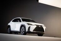 Lexusra került a világ első autótetoválása 24