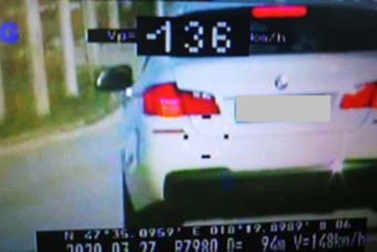 Még a kijárási korlátozás előtt sikerült ennek az autósnak összeszedni egy 300 ezres gyorshajtást