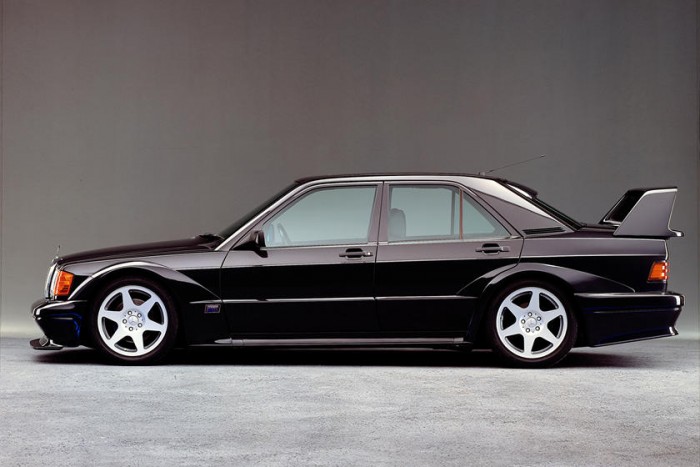 Oldtimer-korba lépett a legendás Mercedes 2