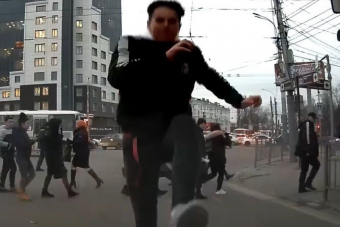 Ha ebből az autóra ugrálásból lesz az új netes kihívás, akkor elszabadul a pokol