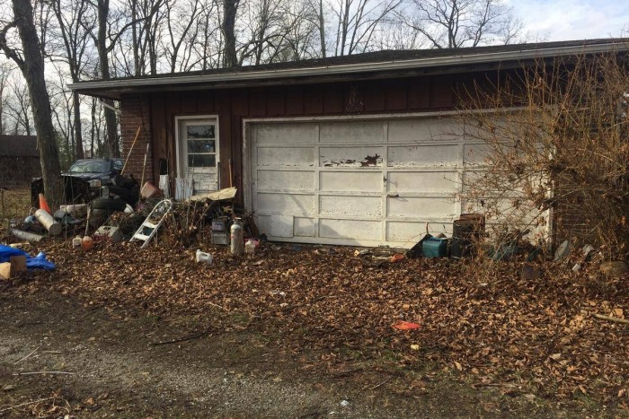 Hihetetlen, mi lapult meg a szeméttel teli garázsban 1 | Vezess Hihetetlen, mi lapult meg a szeméttel teli garázsban 1