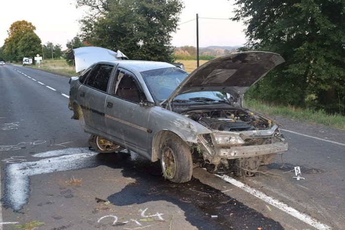 Vezetési tudását fitogtatta az apósjelöltnek, a férfi lánya kirepült a kocsiablakon