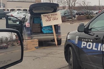 Megőrült a világ: autóból lopnak WC papírt