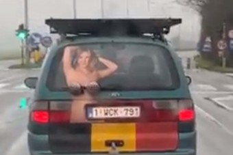 Egyszerű átalakítással erotikus poén lett az ablaktörlőből