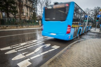 Továbbra sem koptak ki a buszsávhuszárok Budapestről