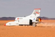 Keresik azt a sofőrt, aki 1600 km/órától sem riad vissza 1