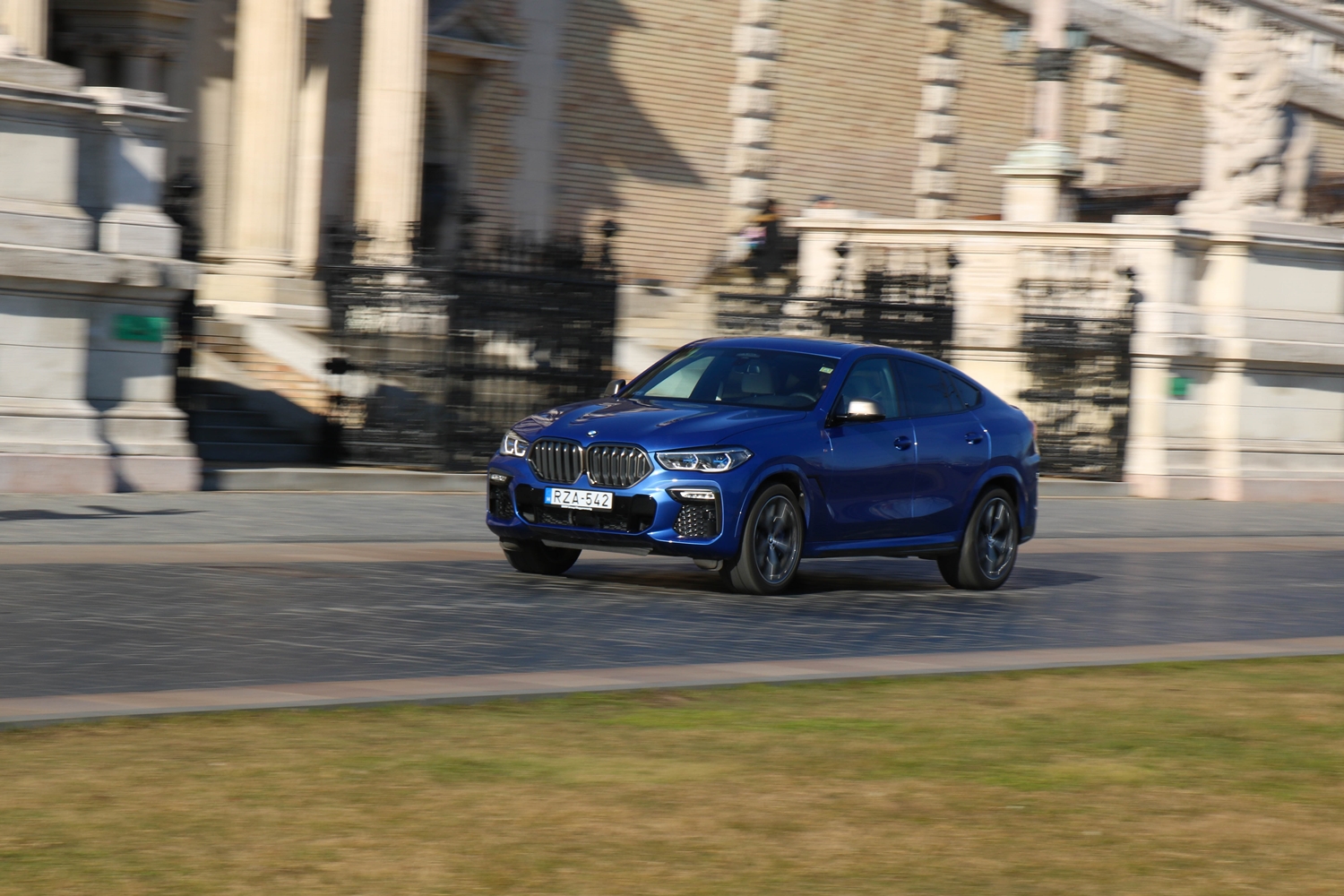 Teszten a BMW X6, 530 lóerővel – Tesztoszteron, szívlapáttal 9